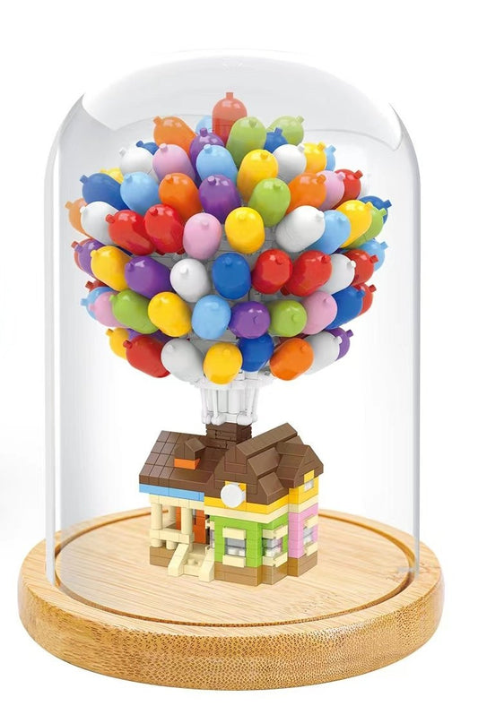 Balloon House - 1072 (Micro) Pieces (18.5cm Tall)